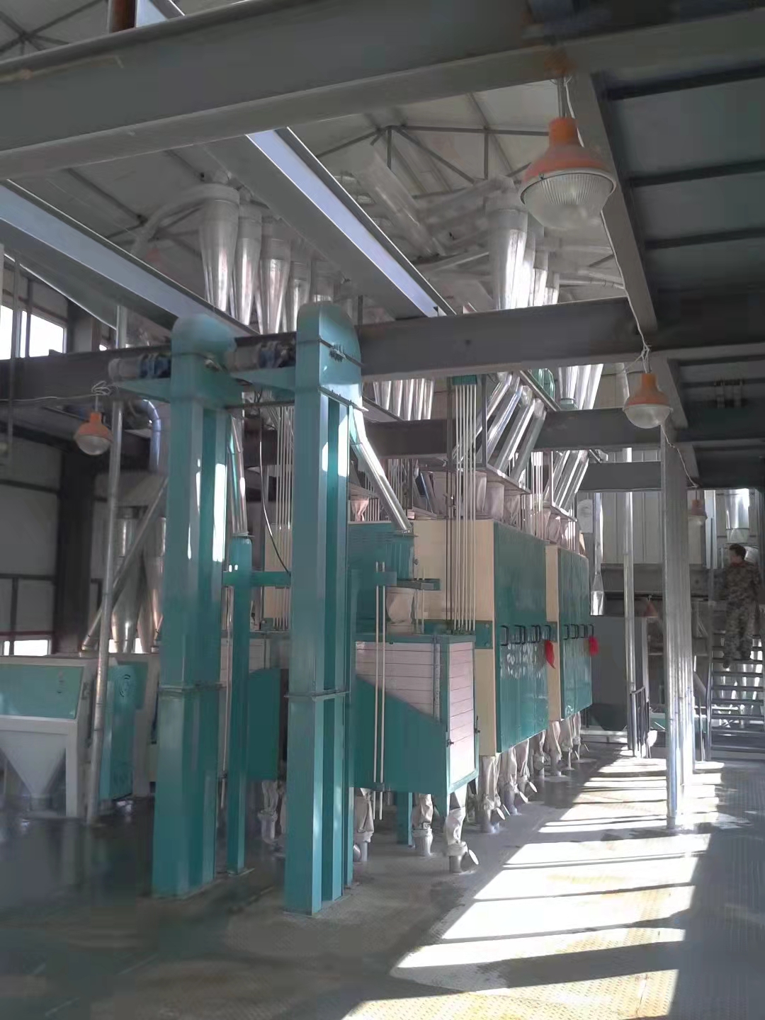 70噸設(shè)備輕鋼房?jī)蓪影虢Y(jié)構(gòu)